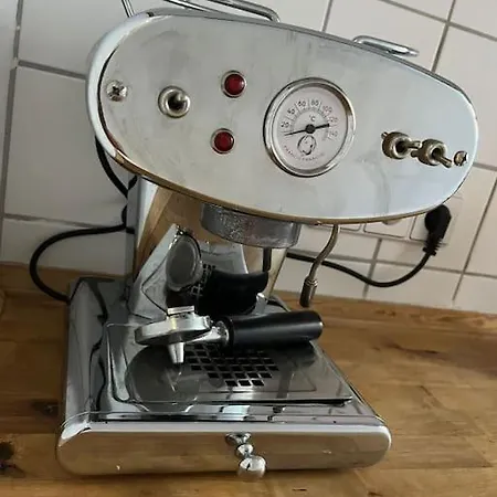 Schoenes Loft Mit Kamin In Mitte Gesundbrunnen 아파트